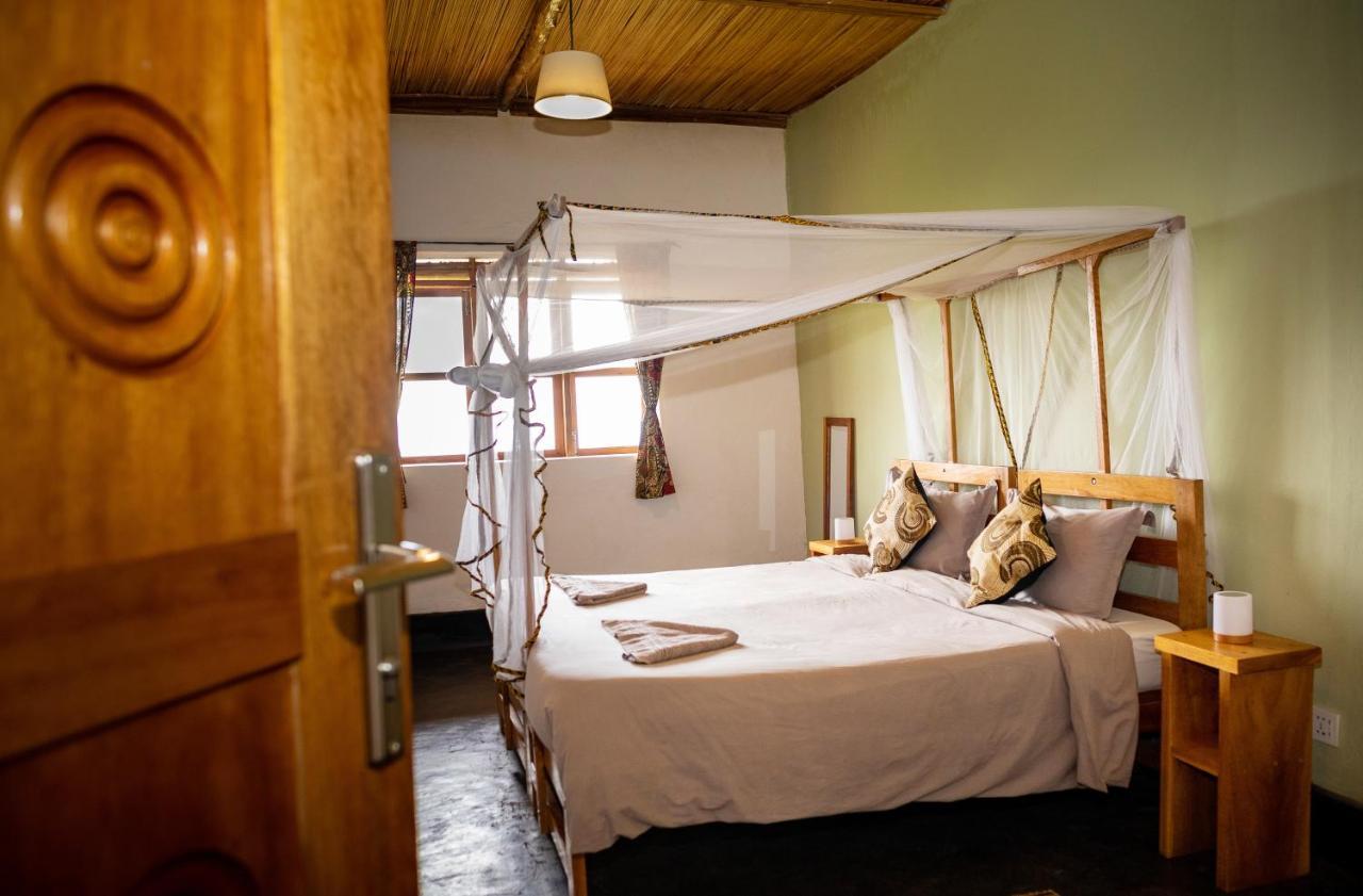 Isunga Lodge Kibale National Park Esterno foto